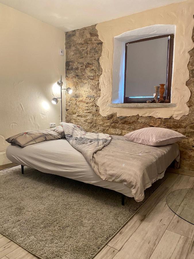 Eifelstein, Apartment Mit Whirlpool Und Ofen Кроненбург Экстерьер фото